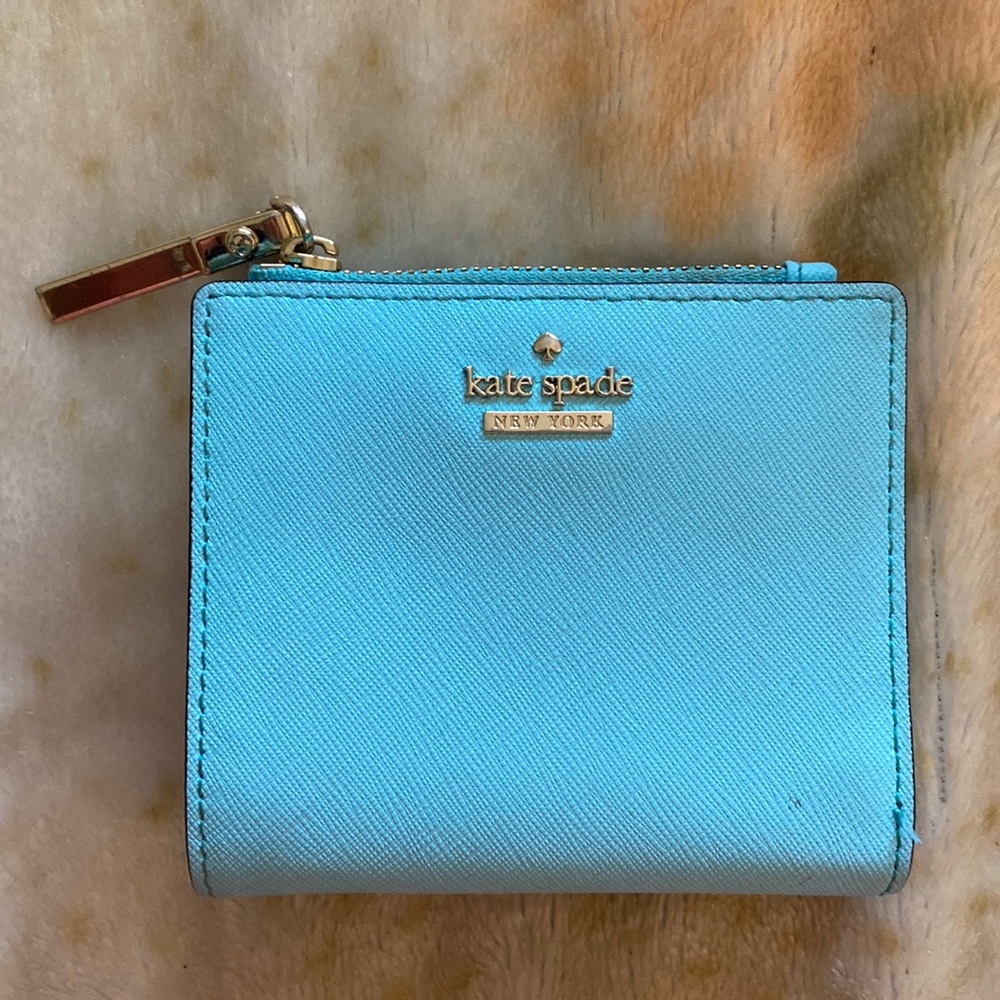 🏷️ SALE ITEM - Kate Spade Small Wallet 💙